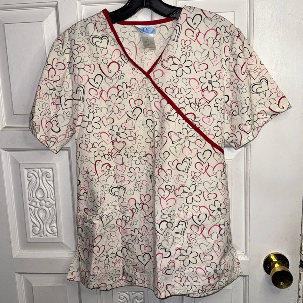 S.B. Scrubs Hearts All Over Top Women’s Size Small